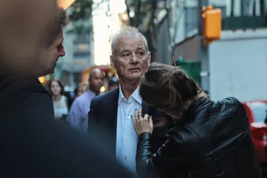 Street moment, New York — Photo: Norbert Banhalmi A candid street moment: a couple embraces in the foreground while a passer-by looks on in the crowd.